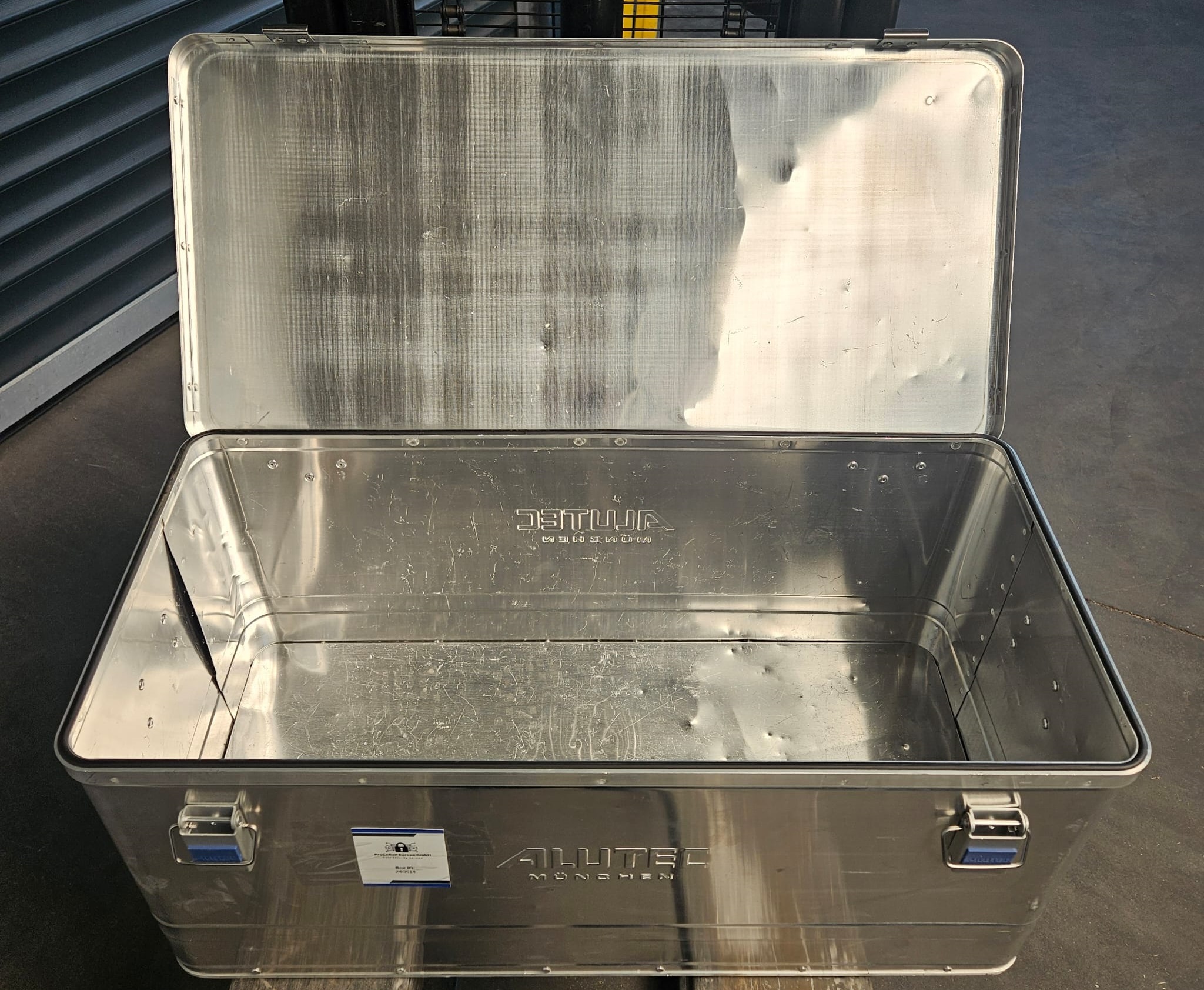 Sichere Datenträgerbox